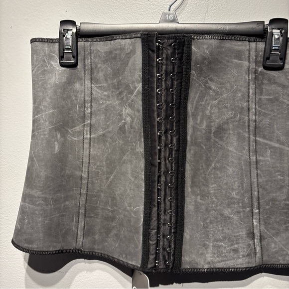 Amia Cincher Shape wear Black Latex Hook &‎ Eye Corset Waist trainer SzXL NWT - Picture 4 of 7